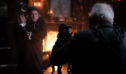 Johnny Depp da vida a un Ebenezer Scrooge.