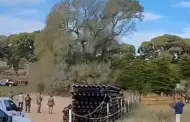 VIDEO Tohono O'odham denuncian desalojo de defensores y derribo de �rbol hist�rico en avance de muro