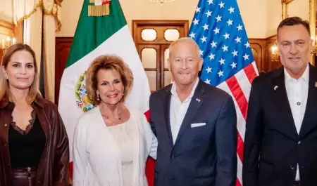 Mauricio Kuri y embajador Ronald Johnson