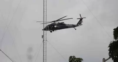 Un helic�ptero vigila el centro penitenciario de El Castillo, en Mazatl�n, Sinal