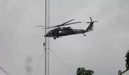 Un helic�ptero vigila el centro penitenciario de El Castillo, en Mazatl�n, Sinal