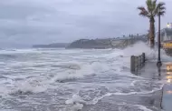 Marejadas inundan calles de Rosarito y afectan zonas costeras de Tijuana y San Diego