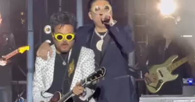 Aleks Syntek canta con Dani Flow