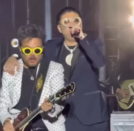 Aleks Syntek canta con Dani Flow