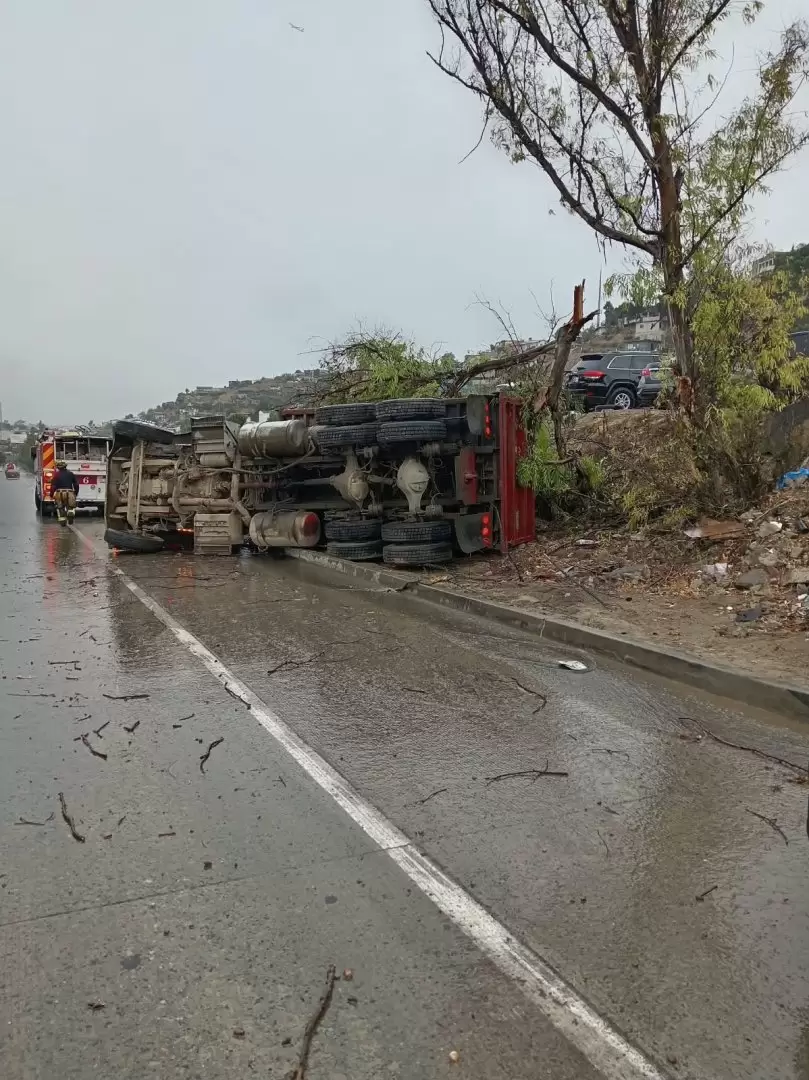 Bomberos de Tijuana atienden 55 emergencias en 24 horas
