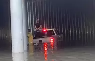 Bomberos rescatan a personas atrapadas en veh�culos por inundaciones en Mexicali