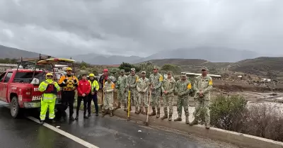Contin�a b�squeda de 3 personas presuntamente arrastradas por corriente del arro