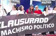Feministas clausuran simb�licamente sede del PAN