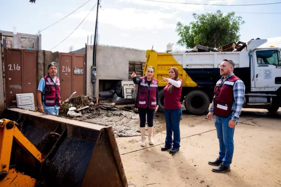 Supervisa Claudia Agatón trabajos de limpieza y desazolve en colonia Revolución tras tormenta Rachel