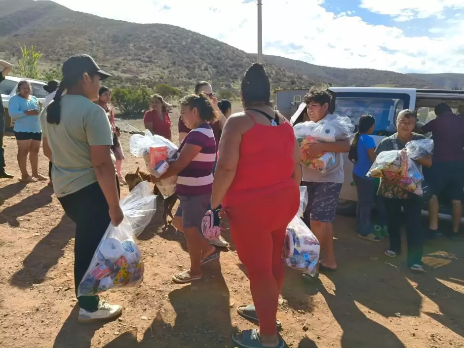 Entrega DIF donativos de la comunidad a familias afectadas por Rachel en Maneadero