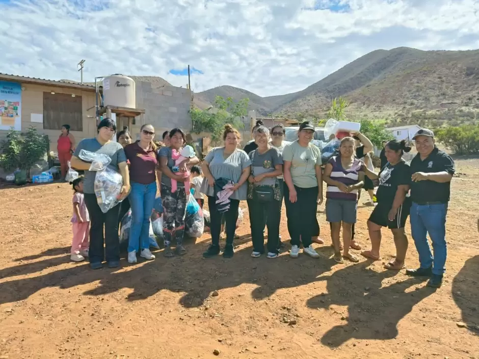 Entrega DIF donativos de la comunidad a familias afectadas por Rachel en Maneadero