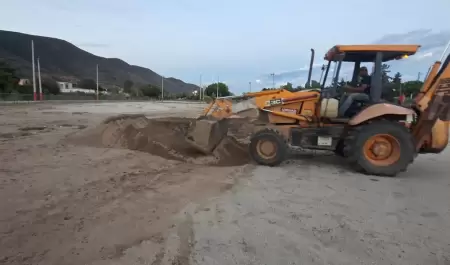 Aportan constructoras de Ensenada m�s de mil horas de maquinaria tras Rachel