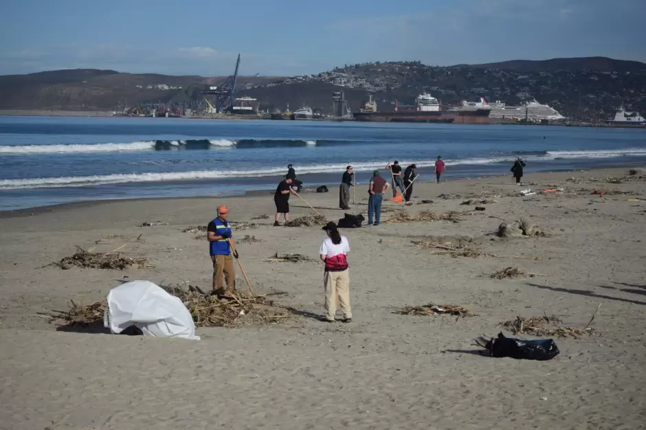Jornada de limpieza en Playa Conalep