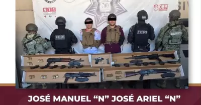 Detiene FESC a dos hombres y asegura armas, chalecos bal�sticos y "ponchallantas