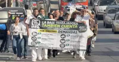 Trabajadores del IMSS marcharon en Tijuana