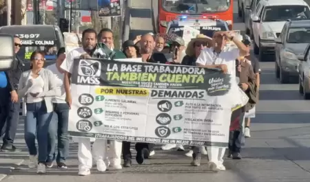 Trabajadores del IMSS marcharon en Tijuana
