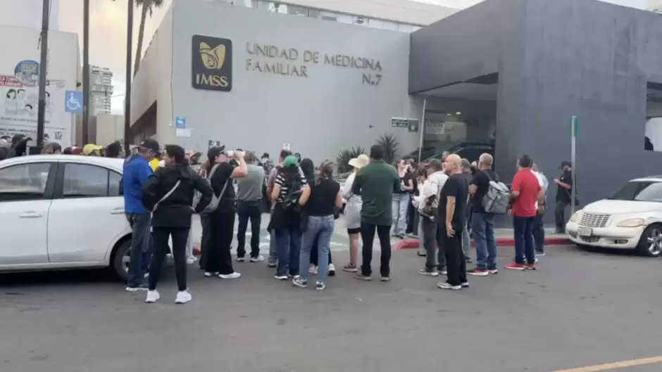 Trabajadores del IMSS marcharon en Tijuana