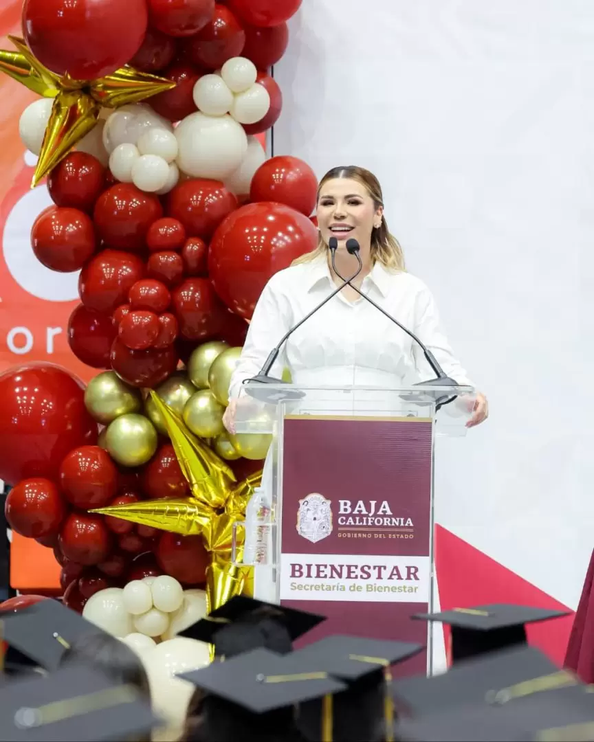 Concluye octava generación de beneficiarias de Tarjeta Violeta sus estudios de preparatoria
