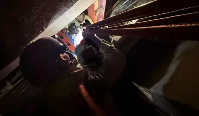 Rescatan a hombre de 40 a�os atrapado entre dos paredes en Tijuana