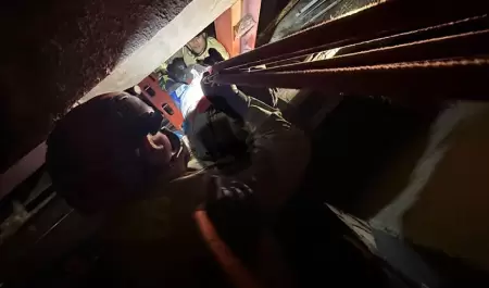 Rescatan a hombre de 40 a�os atrapado entre dos paredes en Tijuana