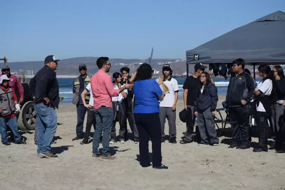 Retiran seis toneladas de basura de playas de Ensenada