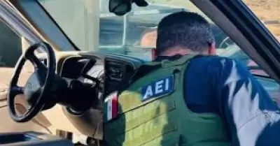 FGE asegura siete veh�culos y detiene a dos personas durante cateo en Tijuana