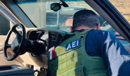 FGE asegura siete veh�culos y detiene a dos personas durante cateo en Tijuana