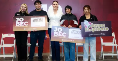 Entrega de becas JOBEC e inicio del registro para la Beca Rita Cetina