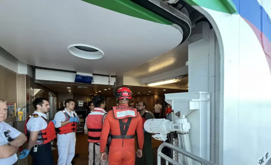 Evac�an a mujer de 34 a�os de un crucero por posible apendicitis en Ensenada