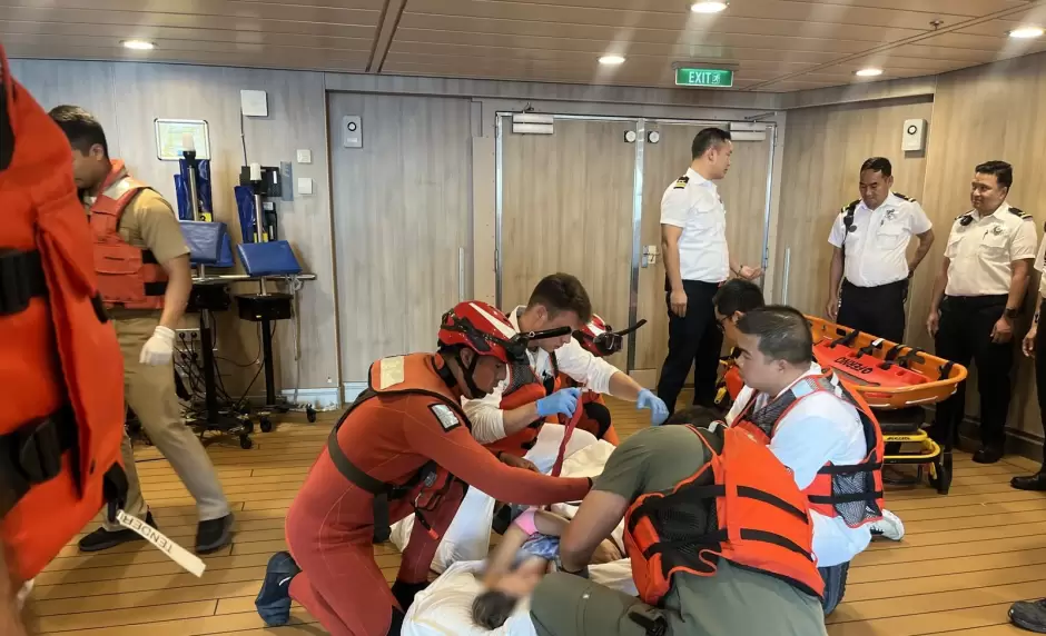 Evac�an a mujer de 34 a�os de un crucero por posible apendicitis en Ensenada