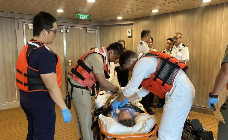 Evac�an a mujer de 34 a�os de un crucero por posible apendicitis en Ensenada