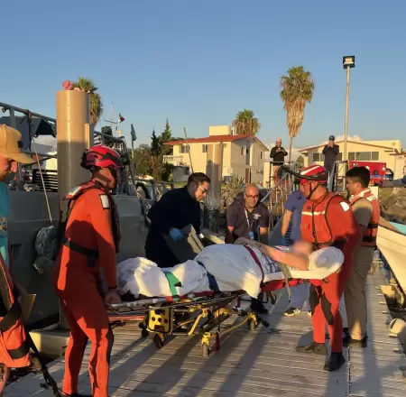 Evac�an a mujer de 34 a�os de un crucero por posible apendicitis en Ensenada
