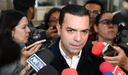Coordinador de la bancada del PAN en la C�mara de Diputados, El�as Lixa.