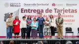 Entregan tarjetas para el mejoramiento de vivienda en Ensenada y San Quint�n