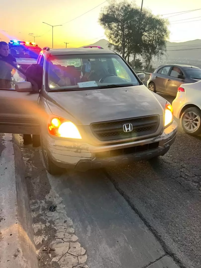 Detienen en Tijuana a varias personas tras apuntar con láser a agentes fronterizos