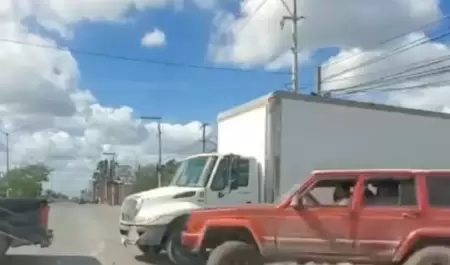 Mujer escapa de hombre armado